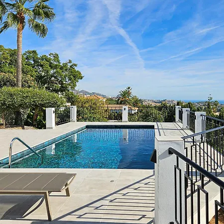 With Private Pool & Outdoor Kitchen ミハス