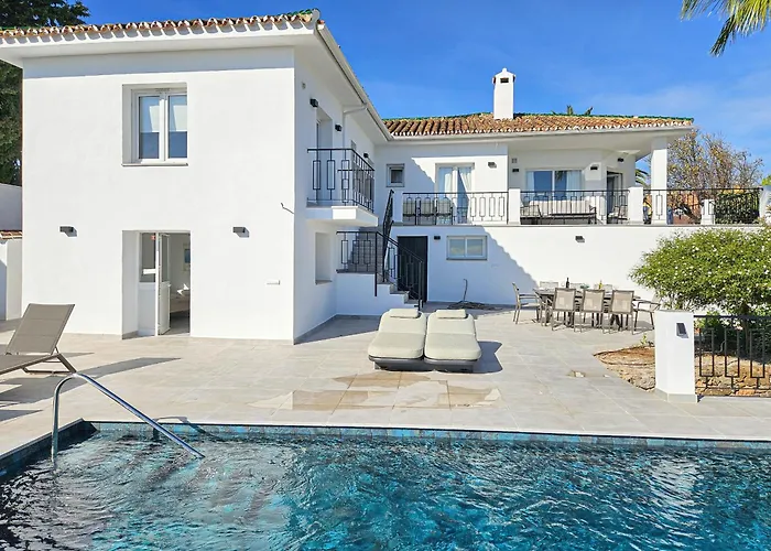 Villa With Private Pool & Outdoor Kitchen